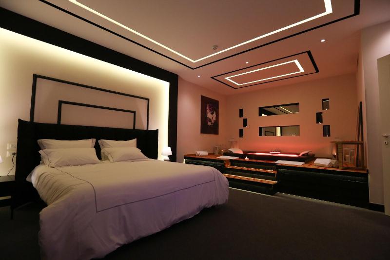 Delta Hotel image