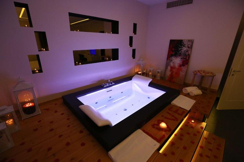Delta Hotel image