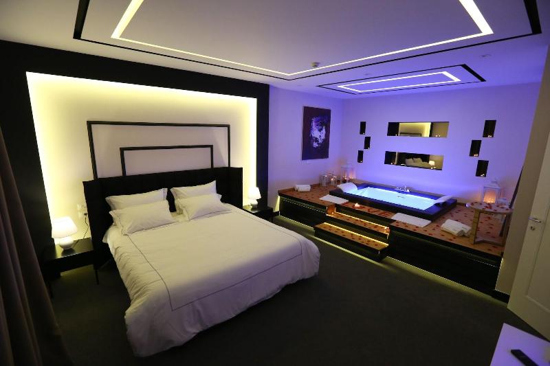 Delta Hotel image