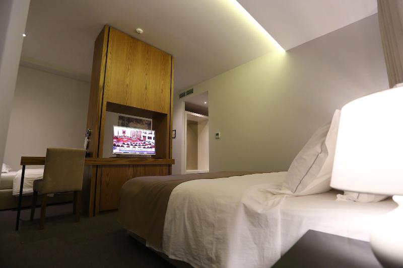 Delta Hotel image