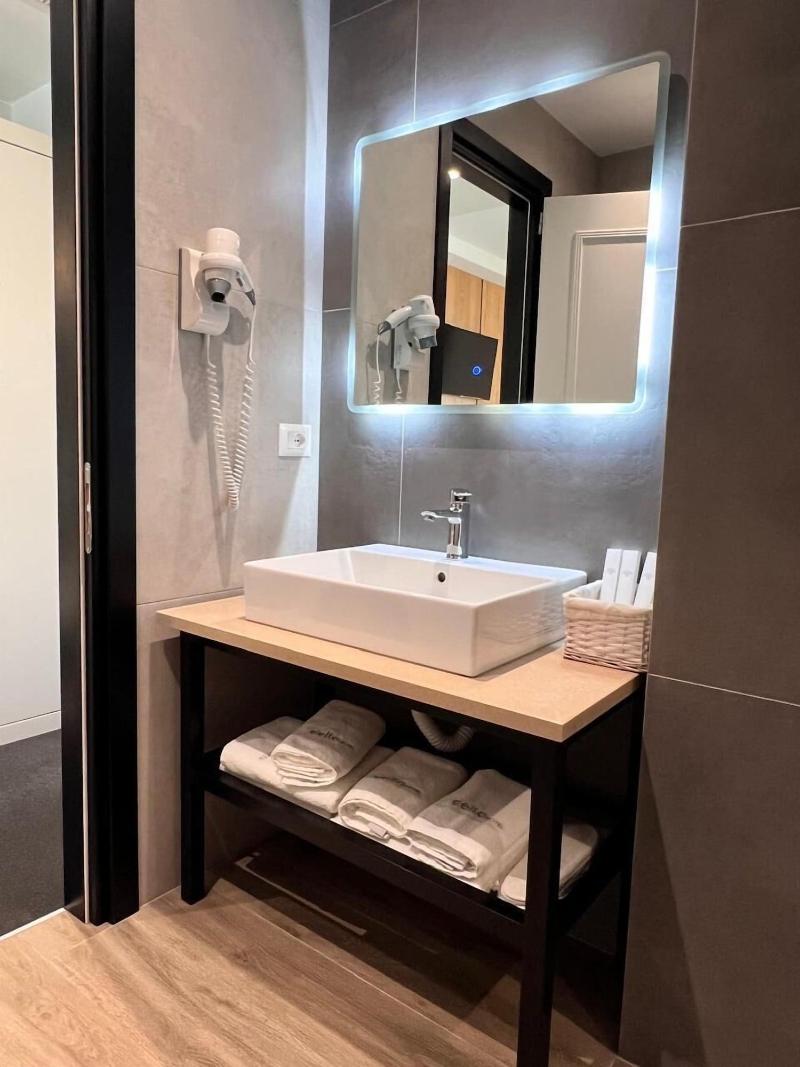 Delta Hotel image