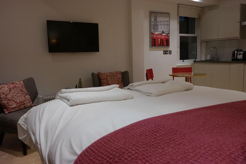 Alma Rooms image