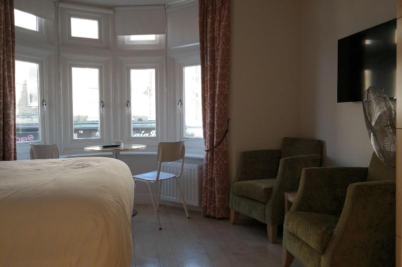 Alma Rooms image