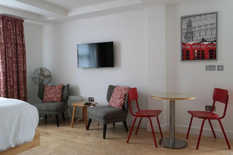 Alma Rooms image