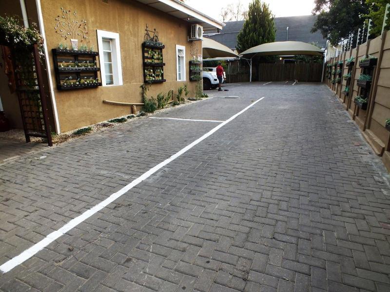 Uzuri Guesthouse image