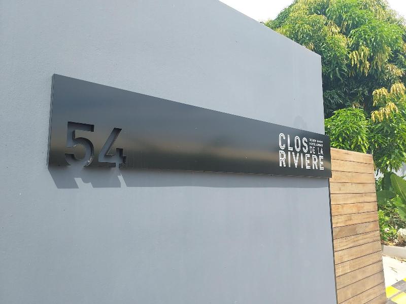 Clos De La Rivia Re image