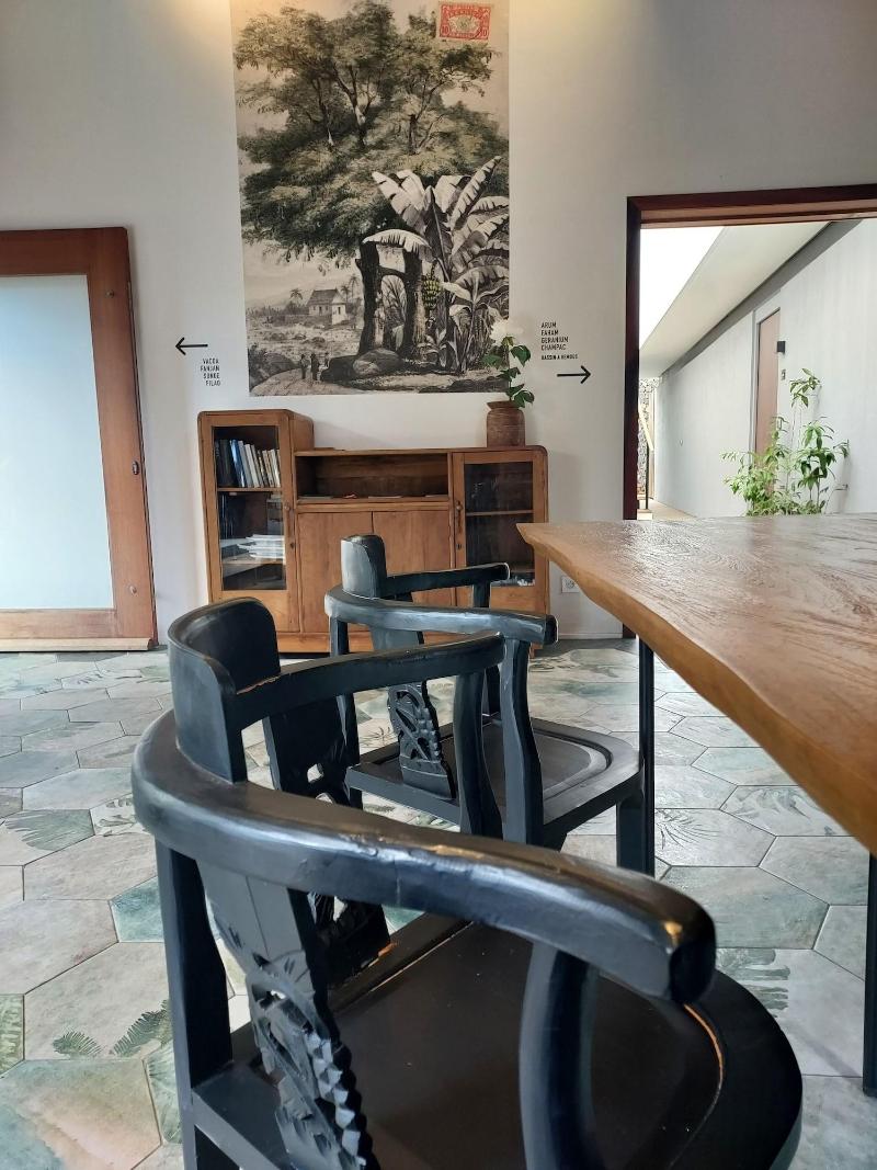 Clos De La Rivia Re image