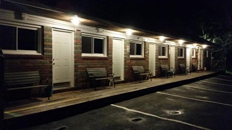 Paradise Resort And Cabins image
