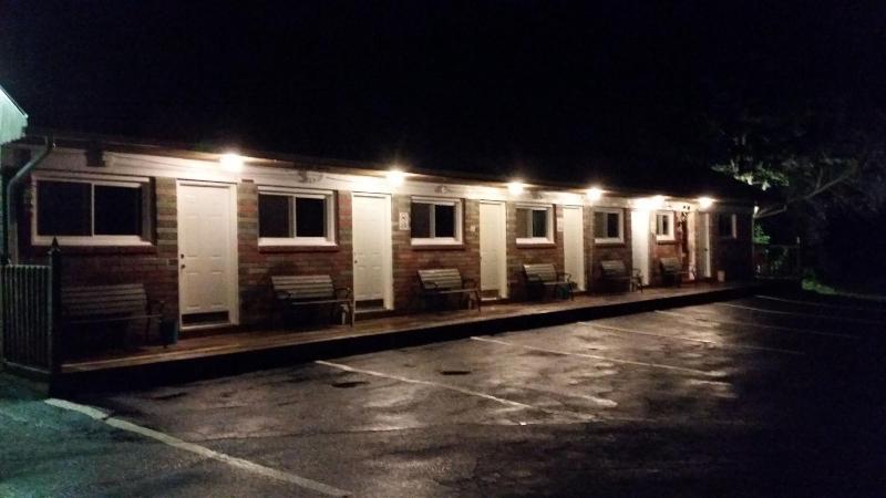 Paradise Resort And Cabins image