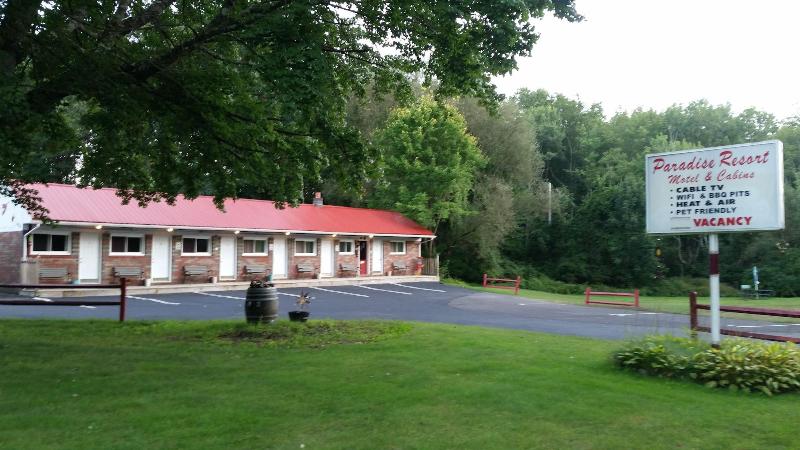 Paradise Resort And Cabins image