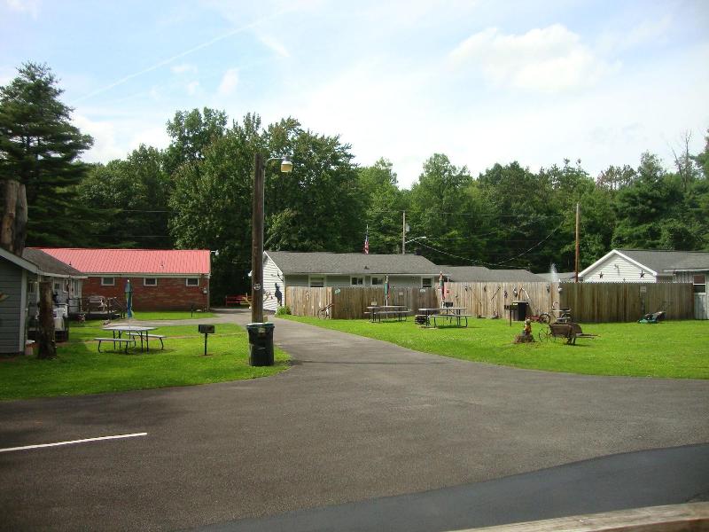Paradise Resort And Cabins image