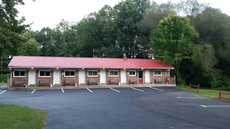 Paradise Resort And Cabins image