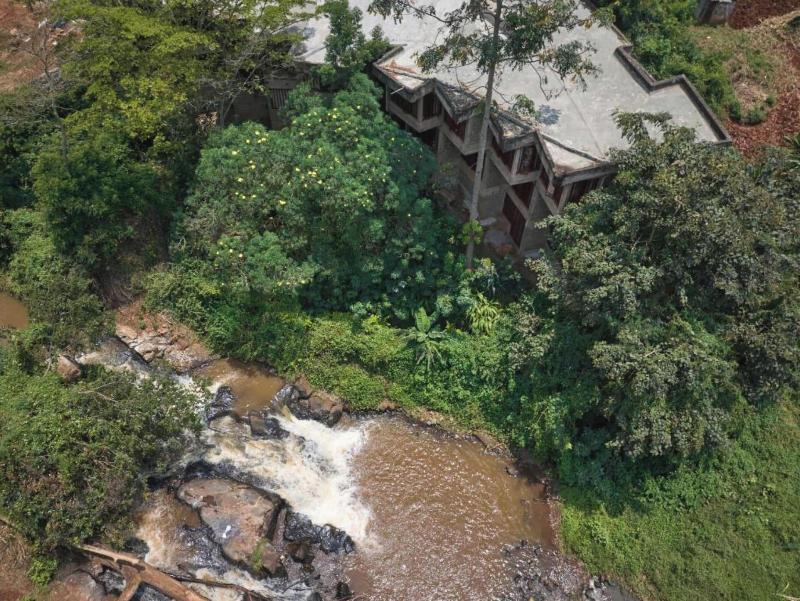 Villa Rock Stop Falls image