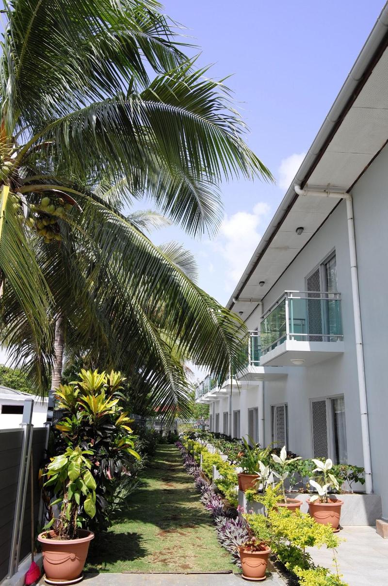 Luganvilla Business Hotel And Restaurant image