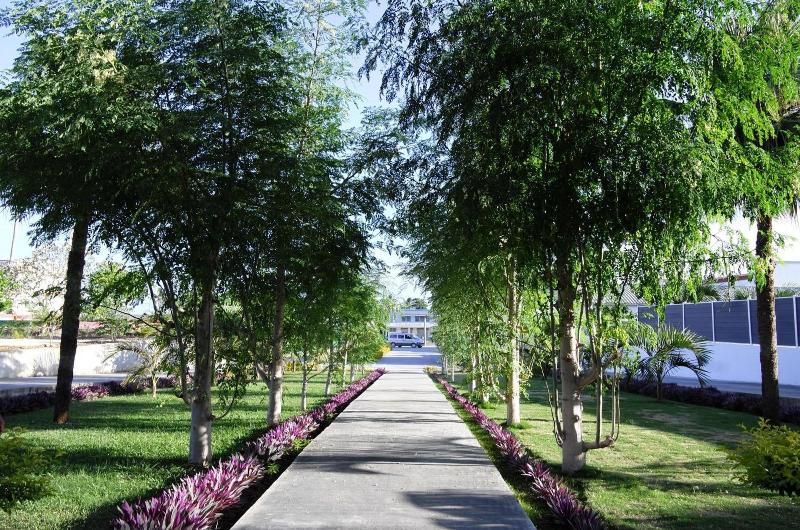 Luganvilla Business Hotel And Restaurant image