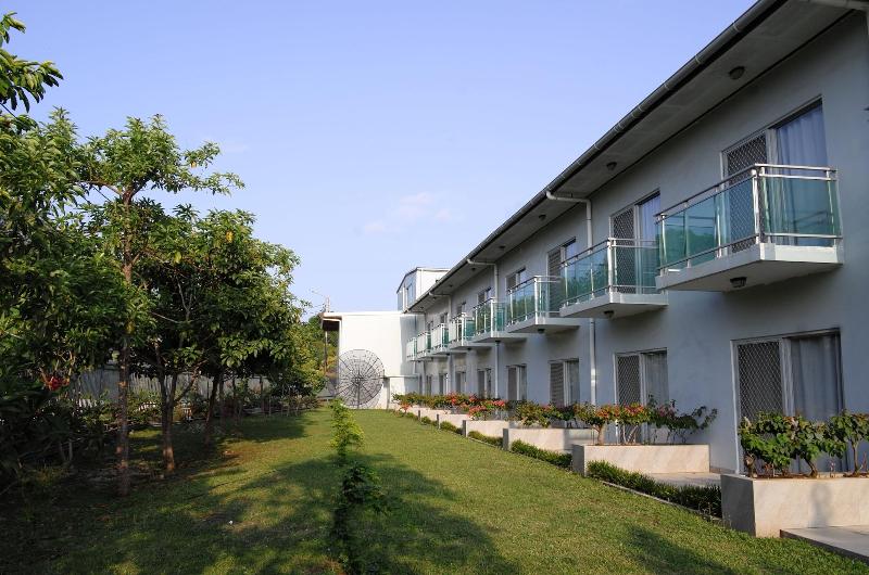 Luganvilla Business Hotel And Restaurant image