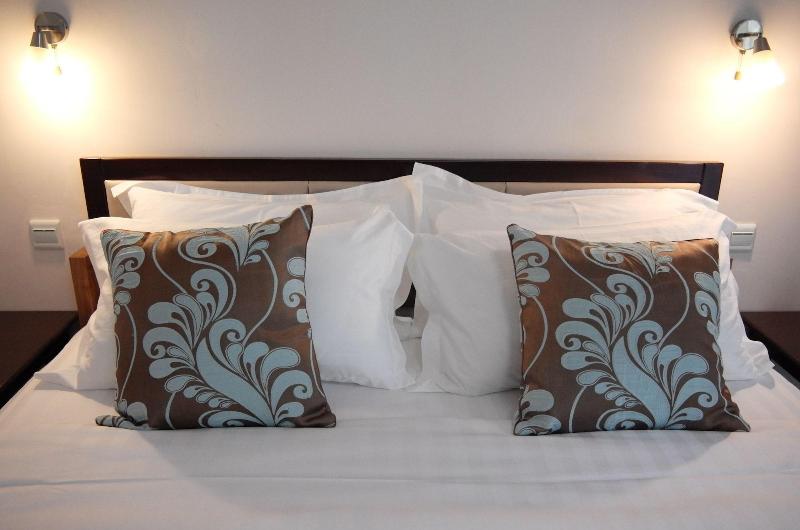 Luganvilla Business Hotel And Restaurant image