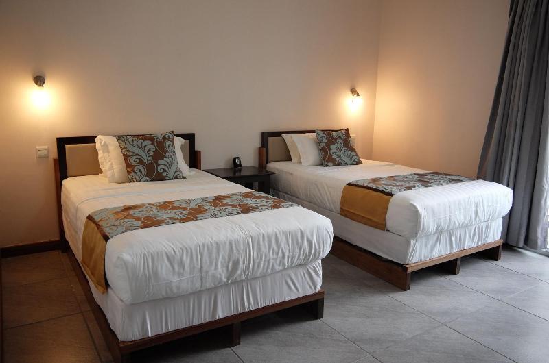 Luganvilla Business Hotel And Restaurant image