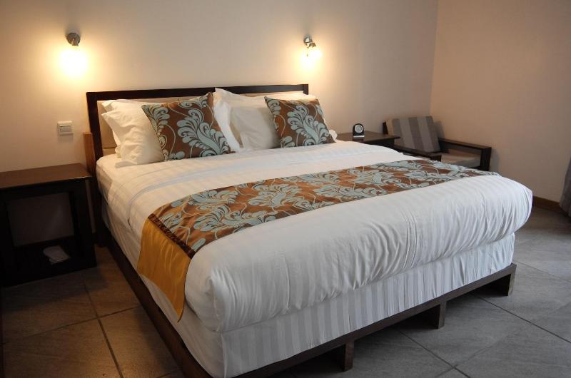 Luganvilla Business Hotel And Restaurant image