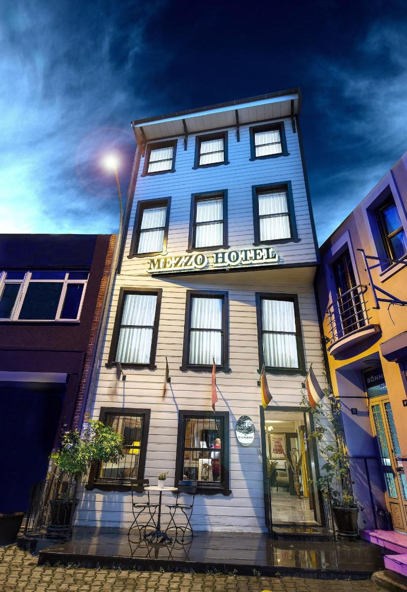 Mezzo Hotel image