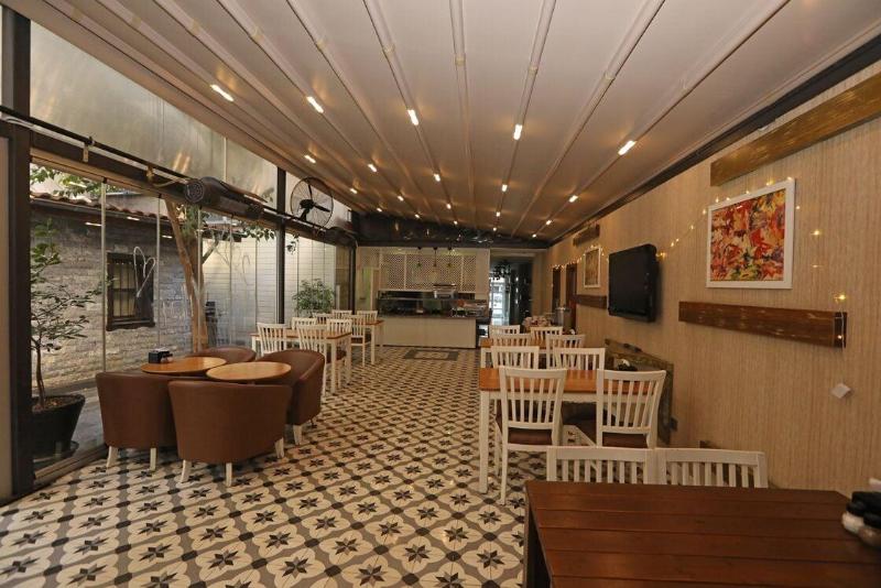 Mezzo Hotel image