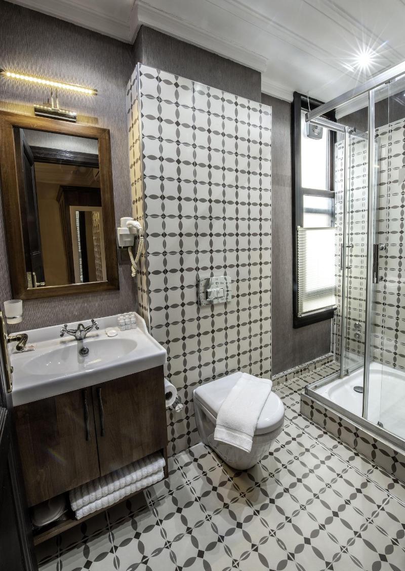 Mezzo Hotel image