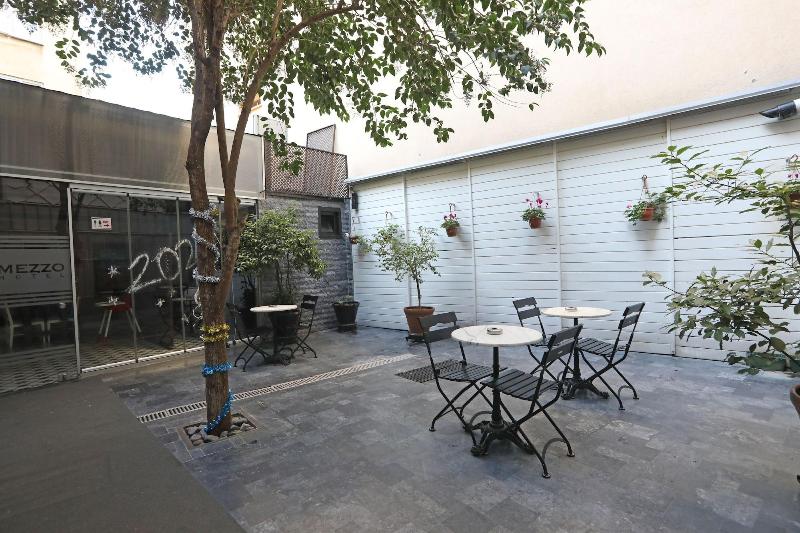 Mezzo Hotel image
