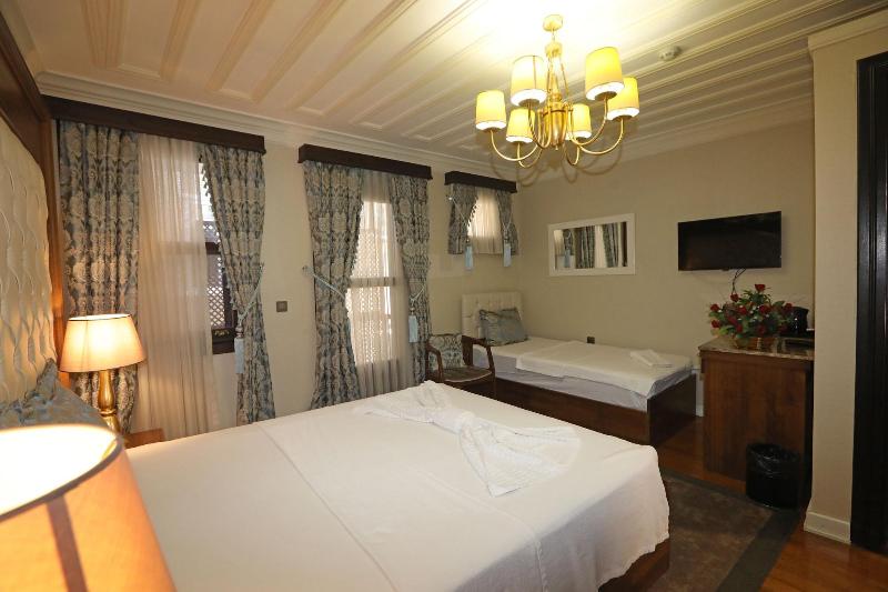 Mezzo Hotel image