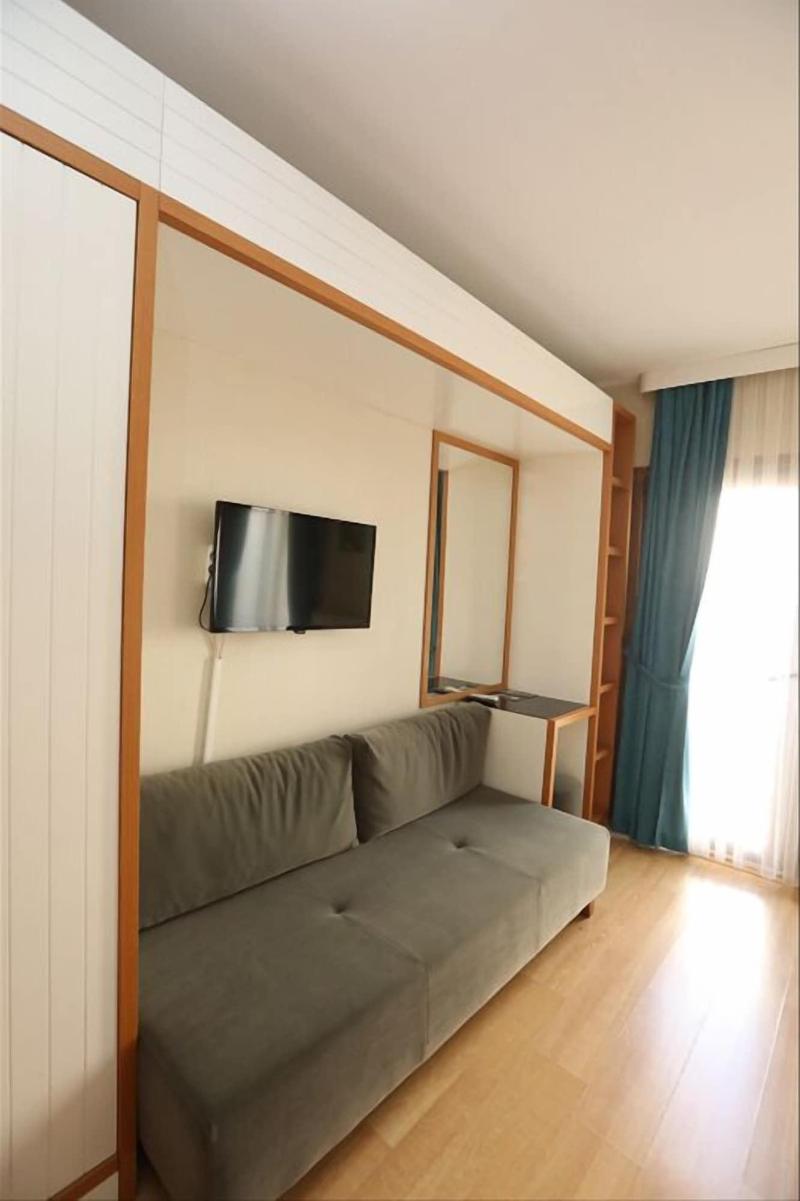 Mezzo Hotel image
