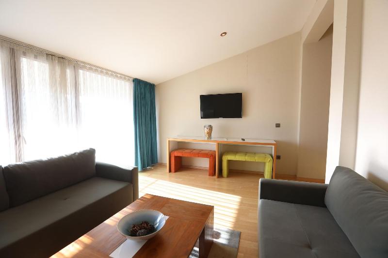 Mezzo Hotel image