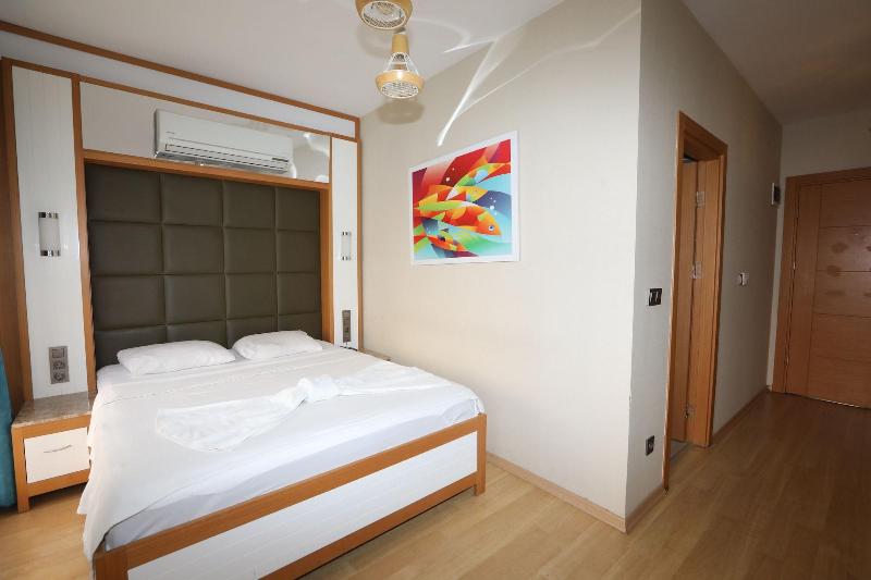 Mezzo Hotel image