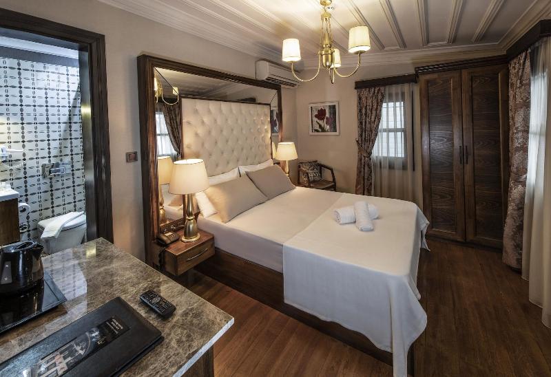 Mezzo Hotel image