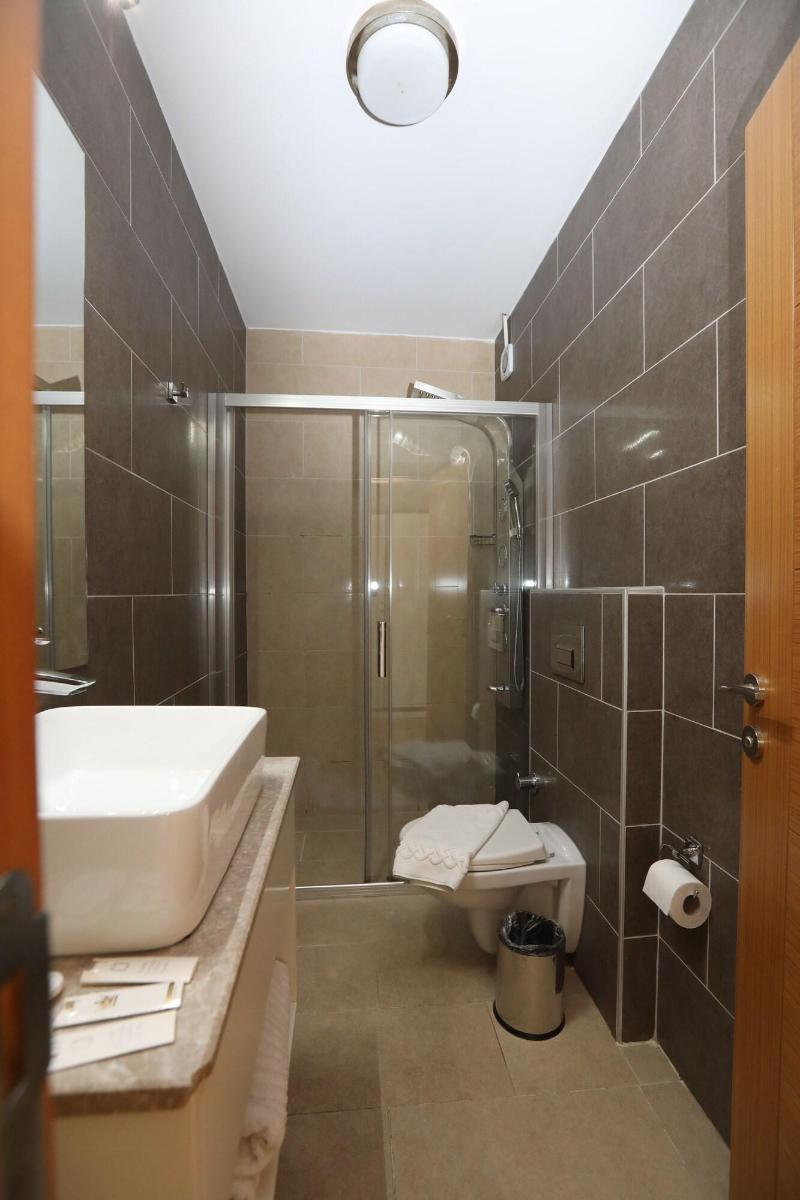 Mezzo Hotel image