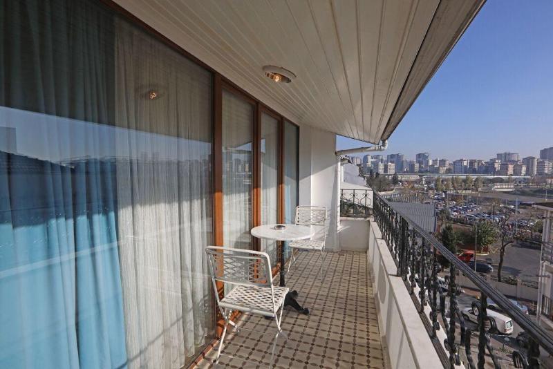 Mezzo Hotel image