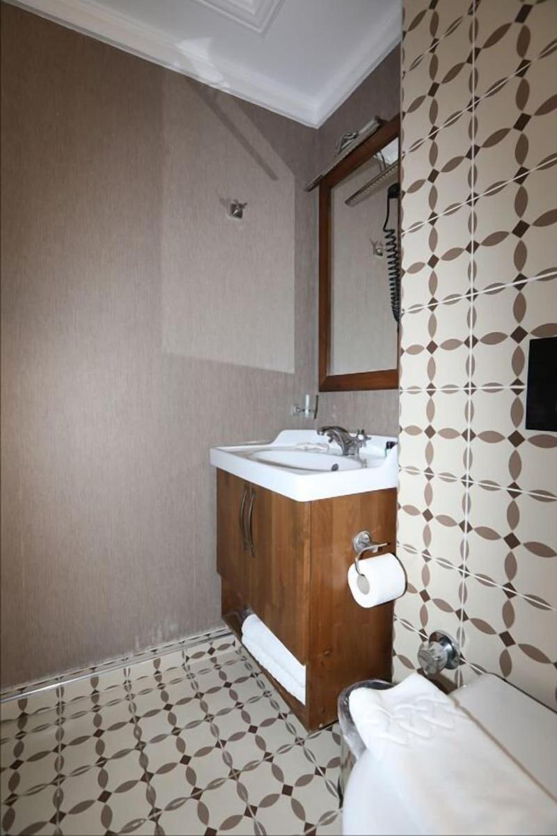 Mezzo Hotel image