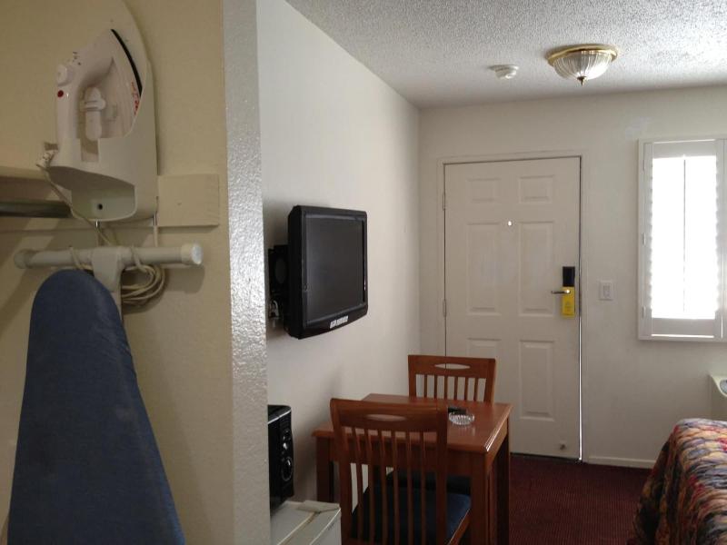 Scottish Inns Long Beach image