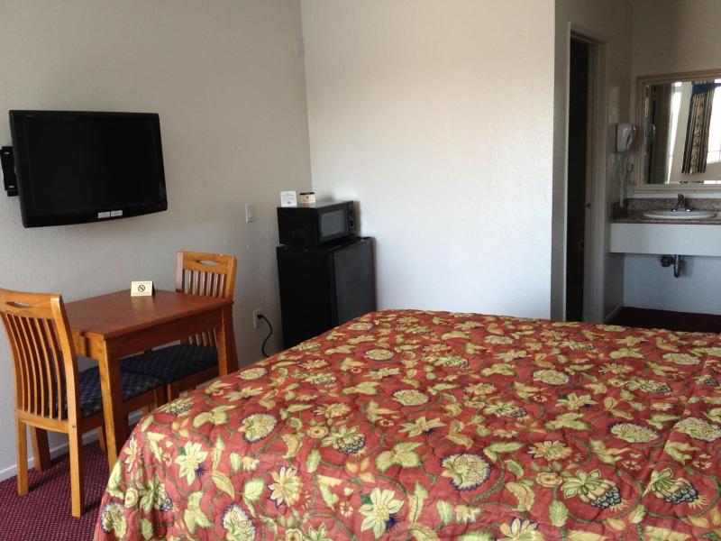 Scottish Inns Long Beach image