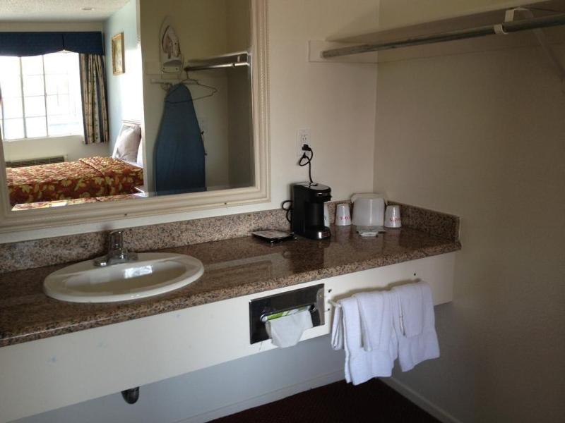 Scottish Inns Long Beach image