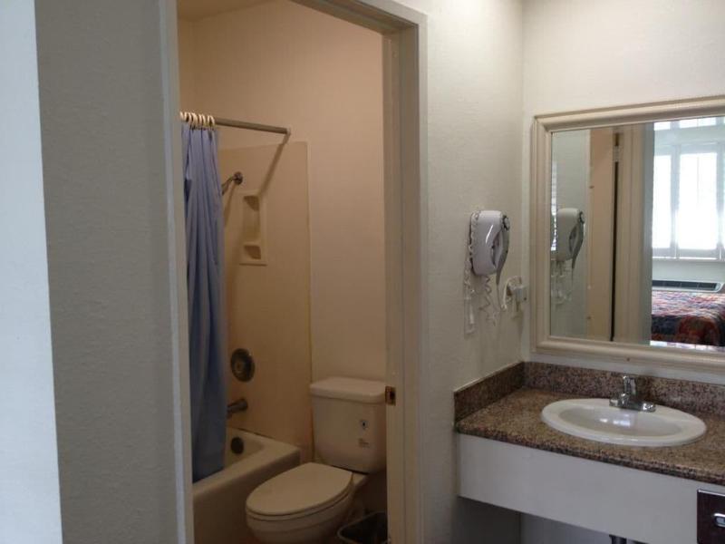 Scottish Inns Long Beach image