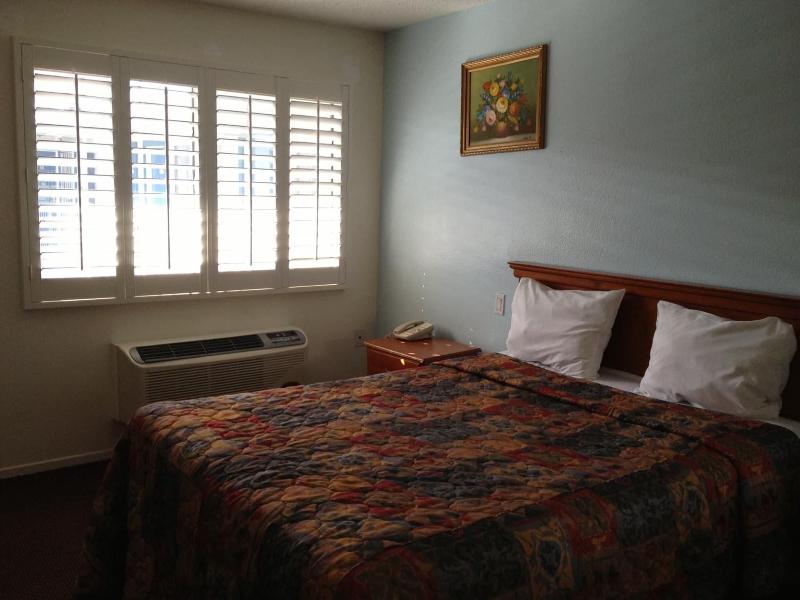 Scottish Inns Long Beach image