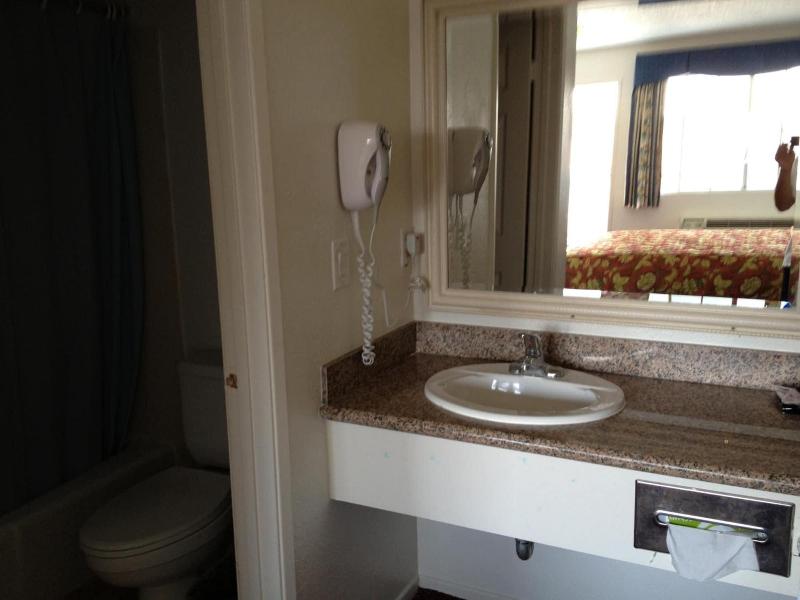 Scottish Inns Long Beach image