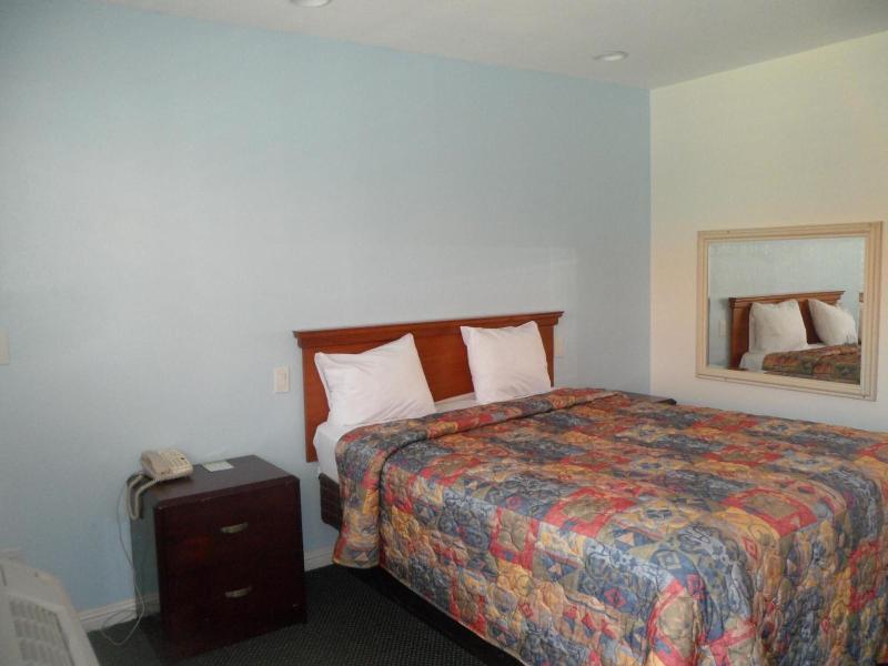 Scottish Inns Long Beach image