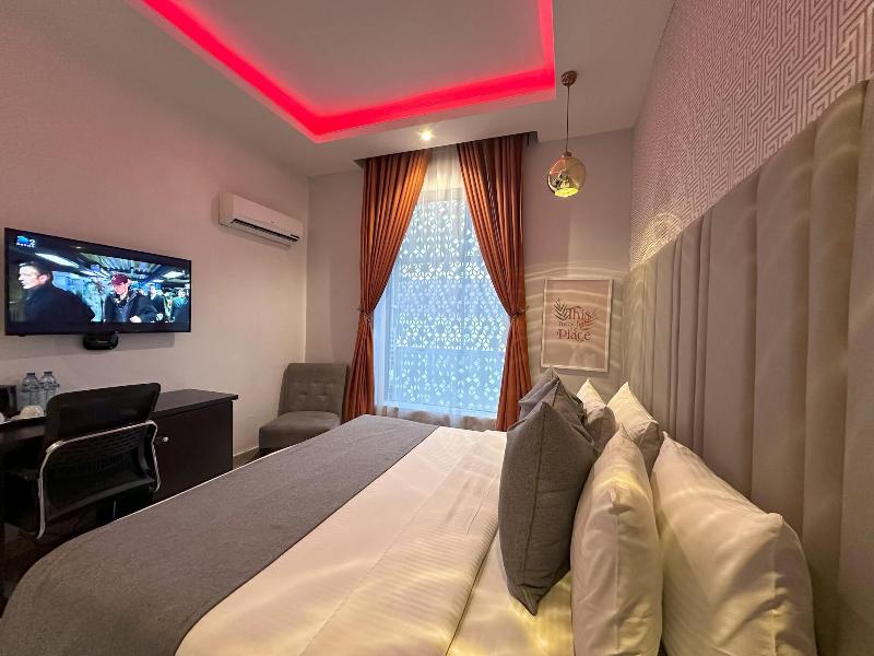 Mayhill Hotel image