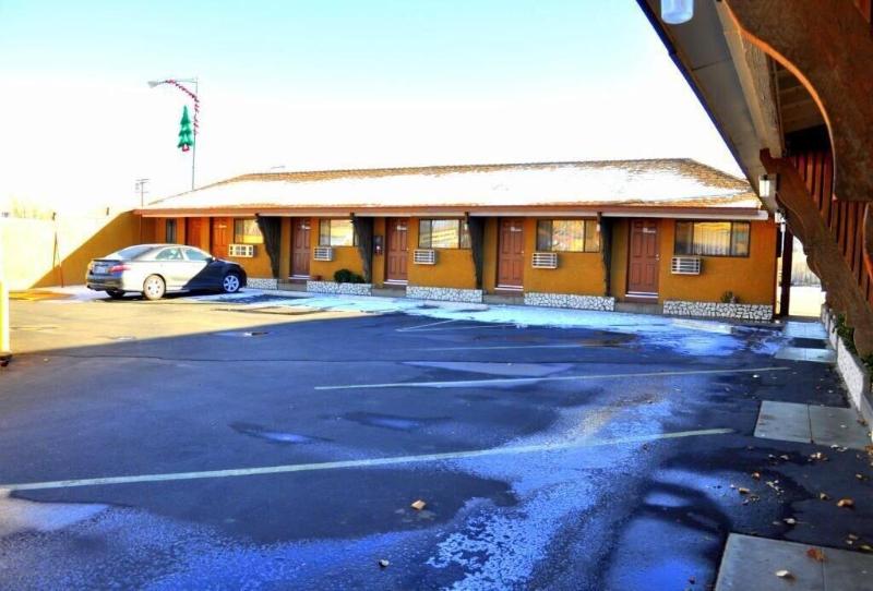 Mt Whitney Motel image