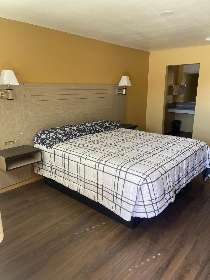 Mt Whitney Motel image
