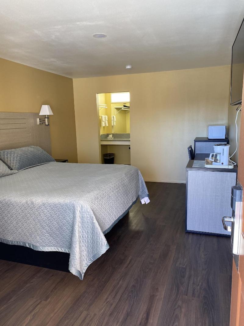 Mt Whitney Motel image