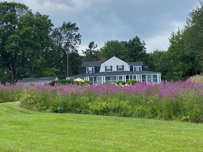 High Tide Inn — general view
