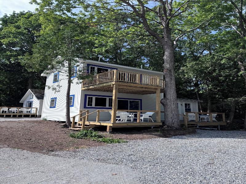 High Tide Inn