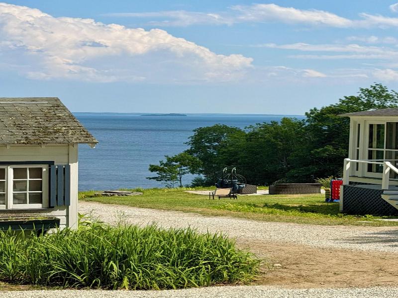 High Tide Inn