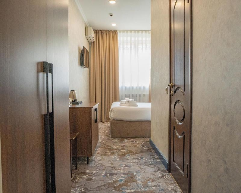 Hotel Mildom Express image